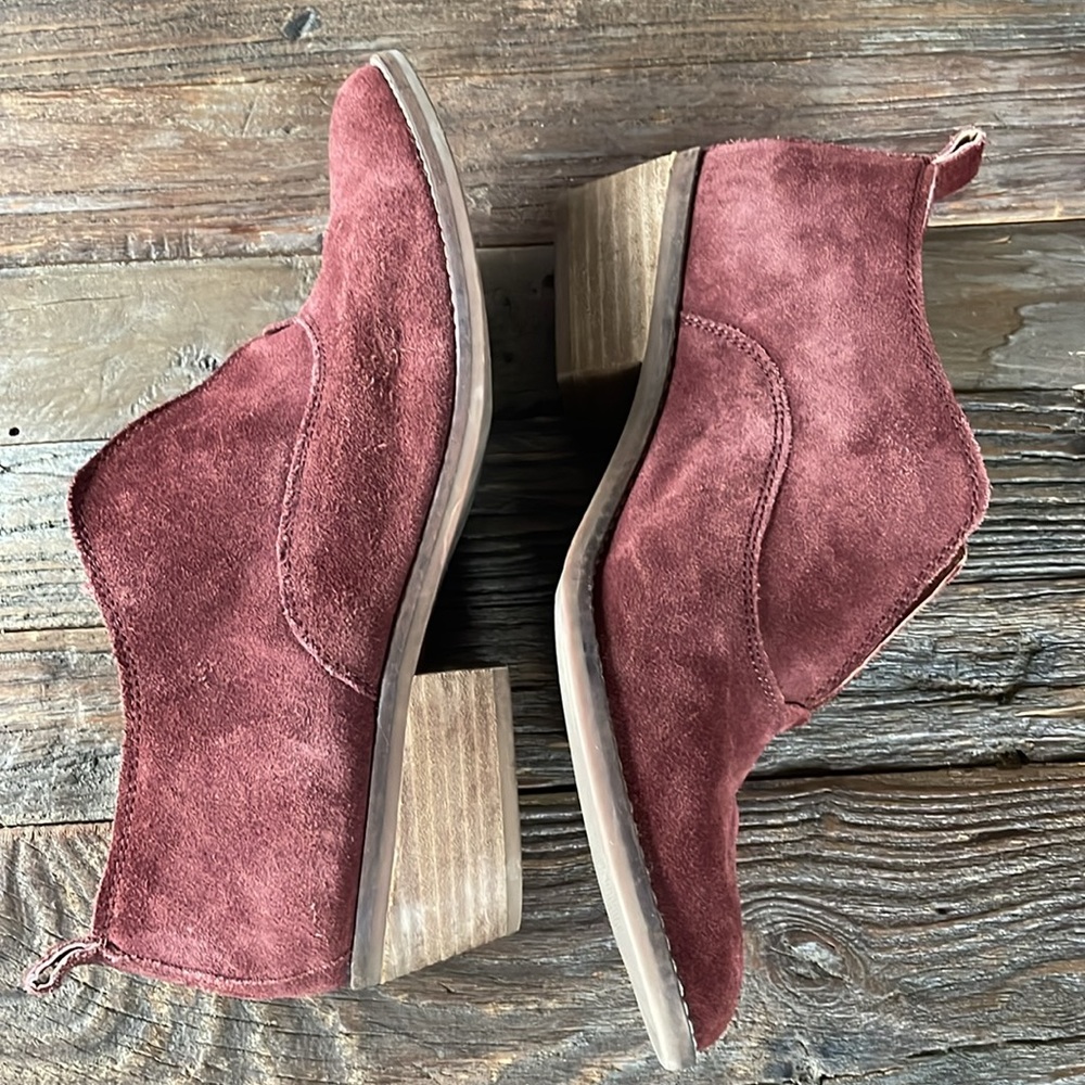 Lucky Brand Kimberly maroon suede bootie EUC size 40 - Picture 5 of 10
